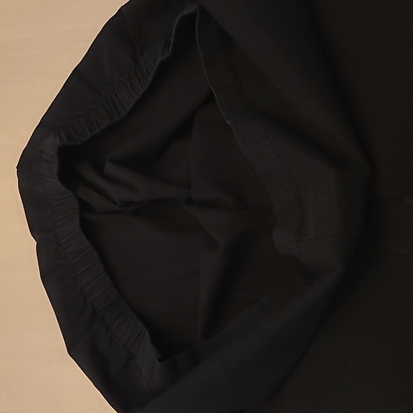 IsaacMizrahiLIVE Black Cropped Petite Pants with Pull-on Elastic Waist - Picture 5 of 11